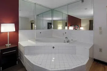 Red Roof Inn and Suites Opelika
