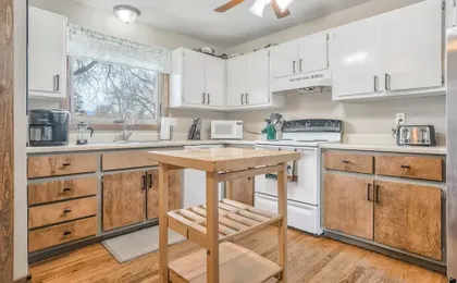 One Level Home Near Downtown Hot Tub