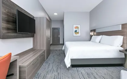 Holiday Inn Express Hotel & Suites Marshall South