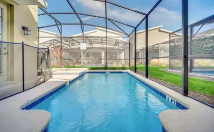 2758bd · Dazzling 5BR Villa in Storey Lake With Pool & Spa