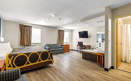 Super 8 by Wyndham Pittsburgh/Monroeville