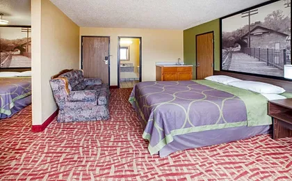 Super 8 by Wyndham Van Buren/Ft. Smith Area