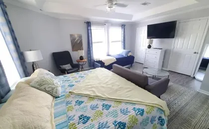 All Decked Out - 4 Beds, Pool & Pets Welcome 4 Bedroom Home