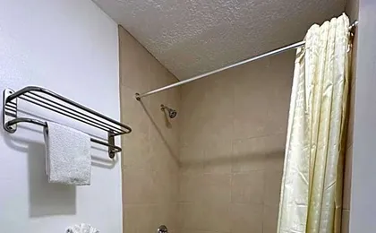 Desert Sands Inn & Suites
