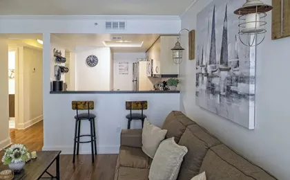 1 Bedroom Steps to Marina and CocoWalk