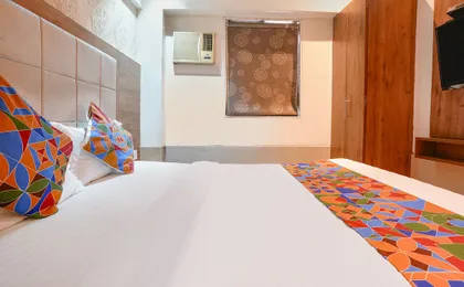 Fabhotel Regal Inn