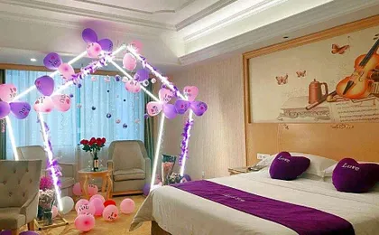 Vienna Hotel Chengdu Wenjiang Zhujiang Plaza Guanghua Park Metro Station