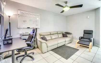 4 Mi to Dtwn: Gem w/ Pool Access & Patio in Austin