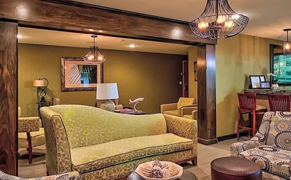 Hotel Westport Kansas City, Tapestry Collection by Hilton