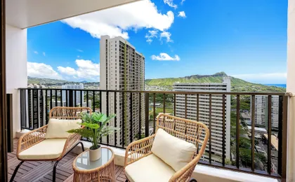 Premium Remodeled Condo with Ocean View and Parking