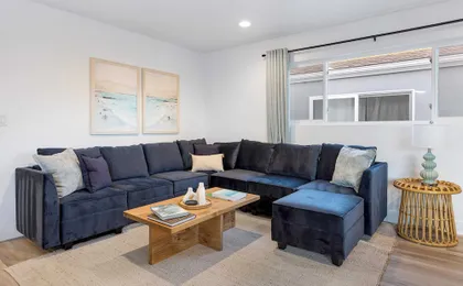 Steps From the Sand/boardwalk Outdoor Dining, Parking, and Patio in Newport