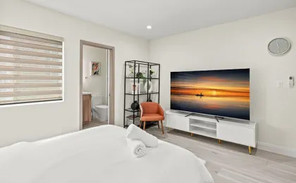 Stylish New Home Bright, Modern & Fully Stocked