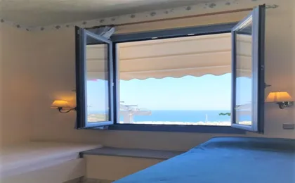 Entire Private Suite Sea Full View with Balcony, Shared Pool And Air Conditionin (Adults Only)