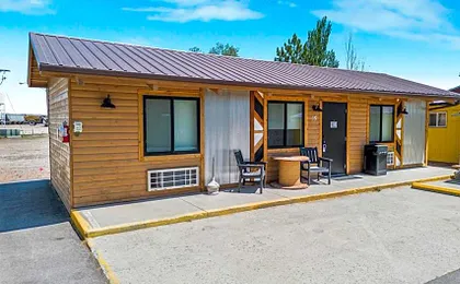 Hansen Inn & Cabins