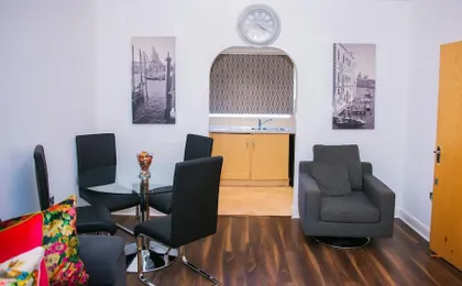 Modern 2 Bedroom Apartment