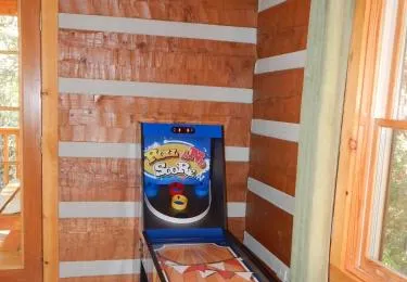Appalachian Escape - Private - Secluded -3 acres -Hot tub -Fire pit -Games