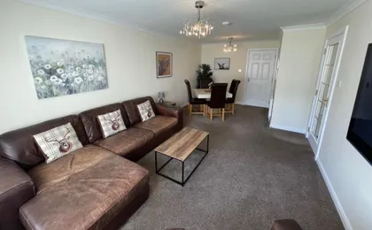 Holm From Home, Relaxing Modern Bungalow with Private Garden, Quiet Location Near Attractions & Ness Islands