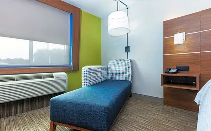Holiday Inn Express Hotel & Suites Lafayette South By IHG