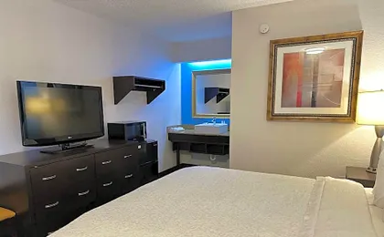 American Inn & Suites Bishop Airport Flint