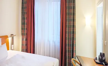 Garner Hamburg Wandsbek Marktplatz By IHG