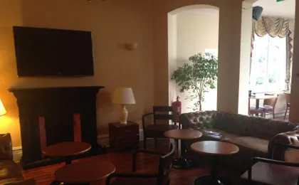Glenlyn Hotel & Apartments