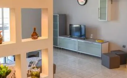 Cozy Flat on the Main Square, 10min To the Sea