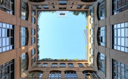 The Melchior, Luxury Industry Loft in Mitte, Group & Family Friendly, 2 Bath Rooms, Big Dining Table, Ideal for 4 - 6 Guests