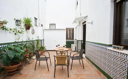 Rodrigo de Triana Courtyard by Valcambre