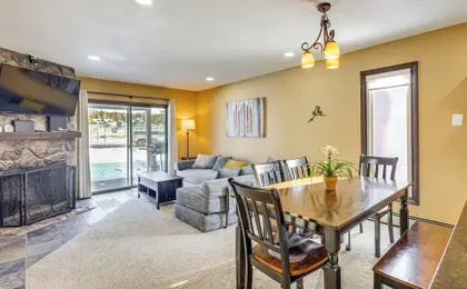 Cozy Condo: Steps to Free Winter Park Shuttle!