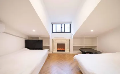 Zhome-Three Floors 4 Bedrooms