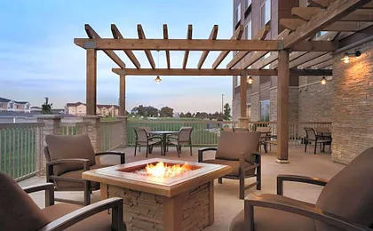 Country Inn & Suites by Radisson, Indianola, IA