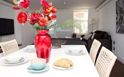 Apt 3, Trafalgar Sq (Duplex, 3rd & 4th flr)