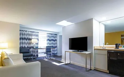 Comfort Inn & Suites Baltimore Inner Harbor