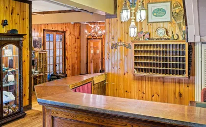 The Pines Inn - Lake Placid