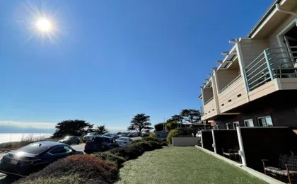Cambria Landing Inn & Suites
