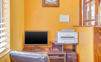 Econo Lodge Inn & Suites