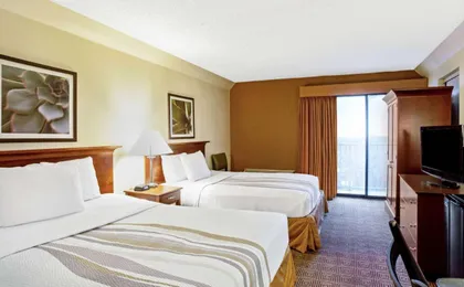 La Quinta Inn & Suites by Wyndham Stamford / New York City