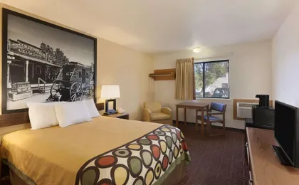 Super 8 by Wyndham Wall