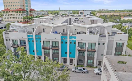 Cityscape Retreat 2 Bedroom Townhouse by RedAwning