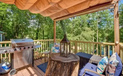 Lakefront Fair Play Vacation Rental, Pets Welcome!