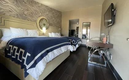 Crown Motel