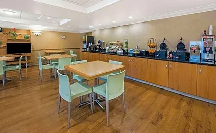 La Quinta Inn & Suites by Wyndham West Palm Beach Airport