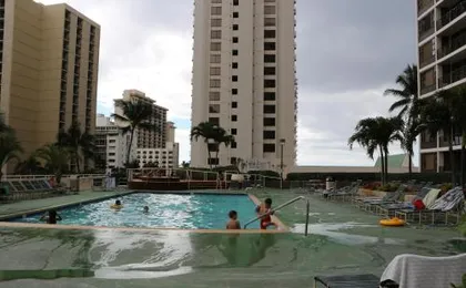Waikiki Banyan T1-3204