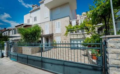 Nikos Charming Apartment with FREE parking