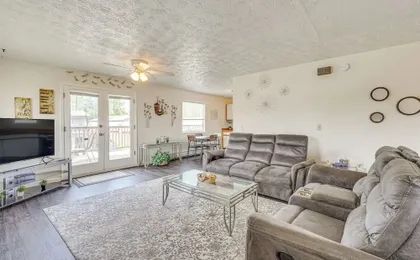 5 Mi to State Park: Mtn-view Apt in Anchorage
