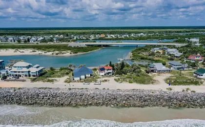 Sunny Oceanfront Home With Balcony, Full Kitchen, Central AC, & Washer/dryer