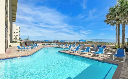 3BR Gulf-view Suite w/ Pools, Gym & Tennis