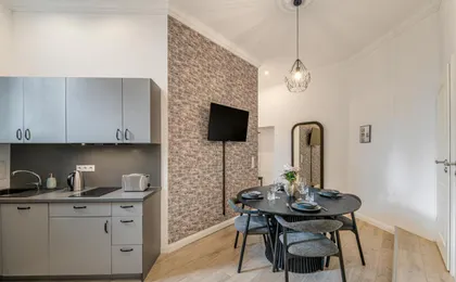 The Mierendorf Iii, Group & Family Friendly, 2 Br, 1,5 Bath Rooms, Ideal for 2 -5 Guests