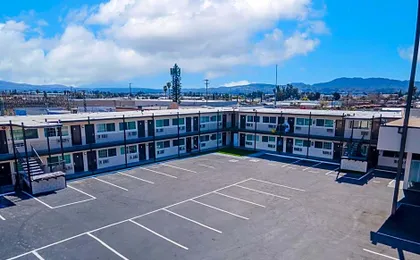 Inland Inn & Suites
