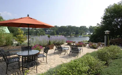 Lake Pointe Inn